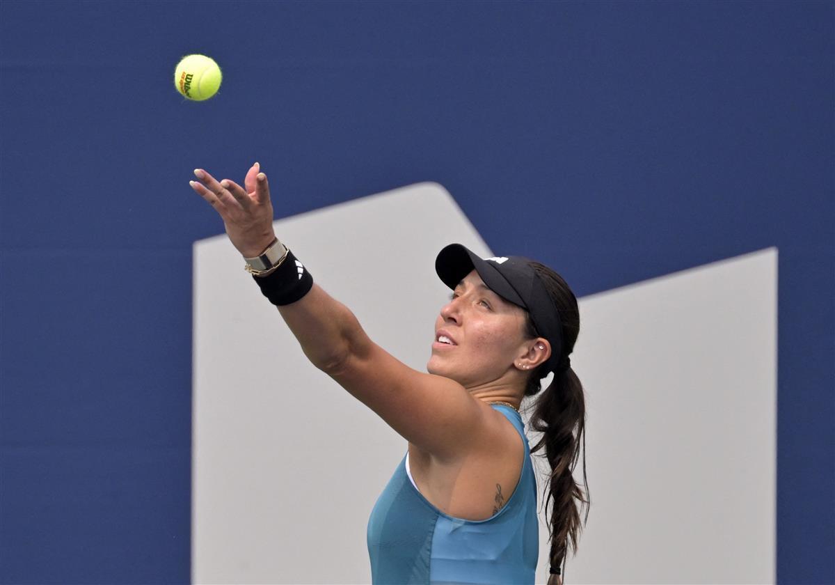 郑钦文首战 郑钦文首战