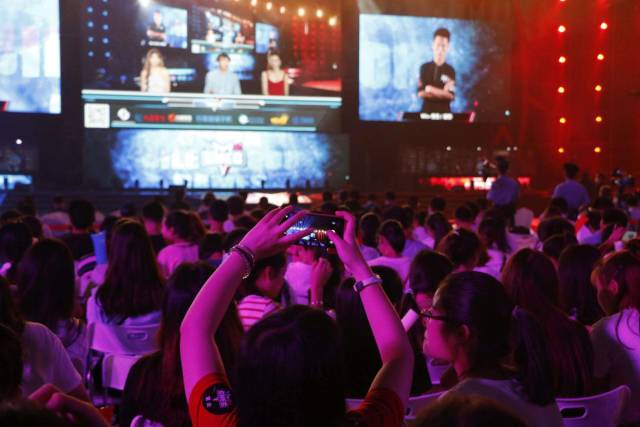 通过承担巴 通过承担巴